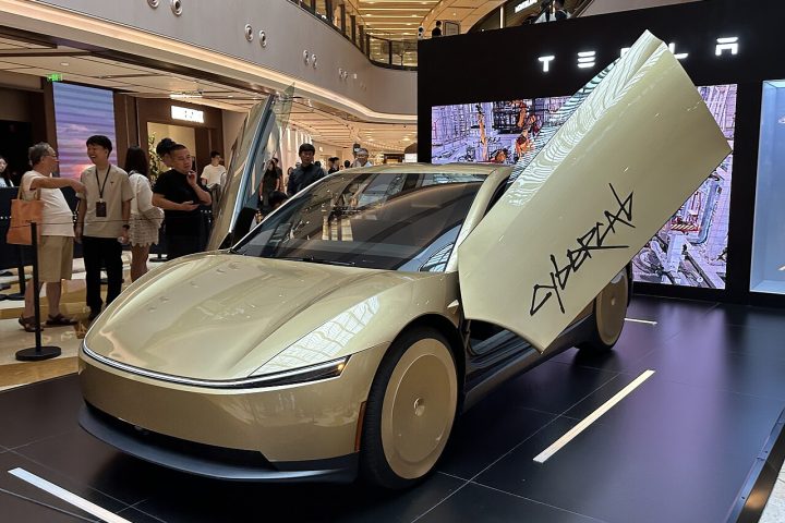 Tesla Cybercab Goes Public: Robotaxi Rides, a Federal Probe and Q3 Numbers